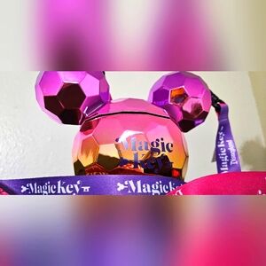 Disneyland Magic Key Exclusive Mirror Sipper